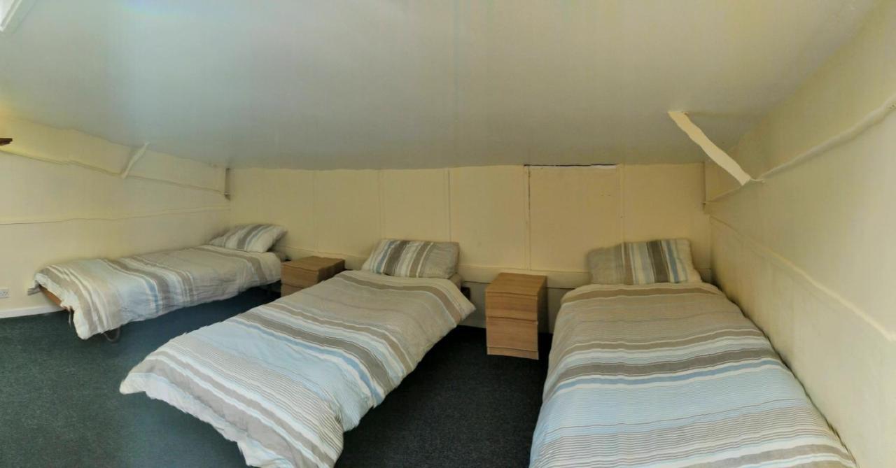 Y Doc At World Horizons Community Hub Hostel Llanelli Exterior photo